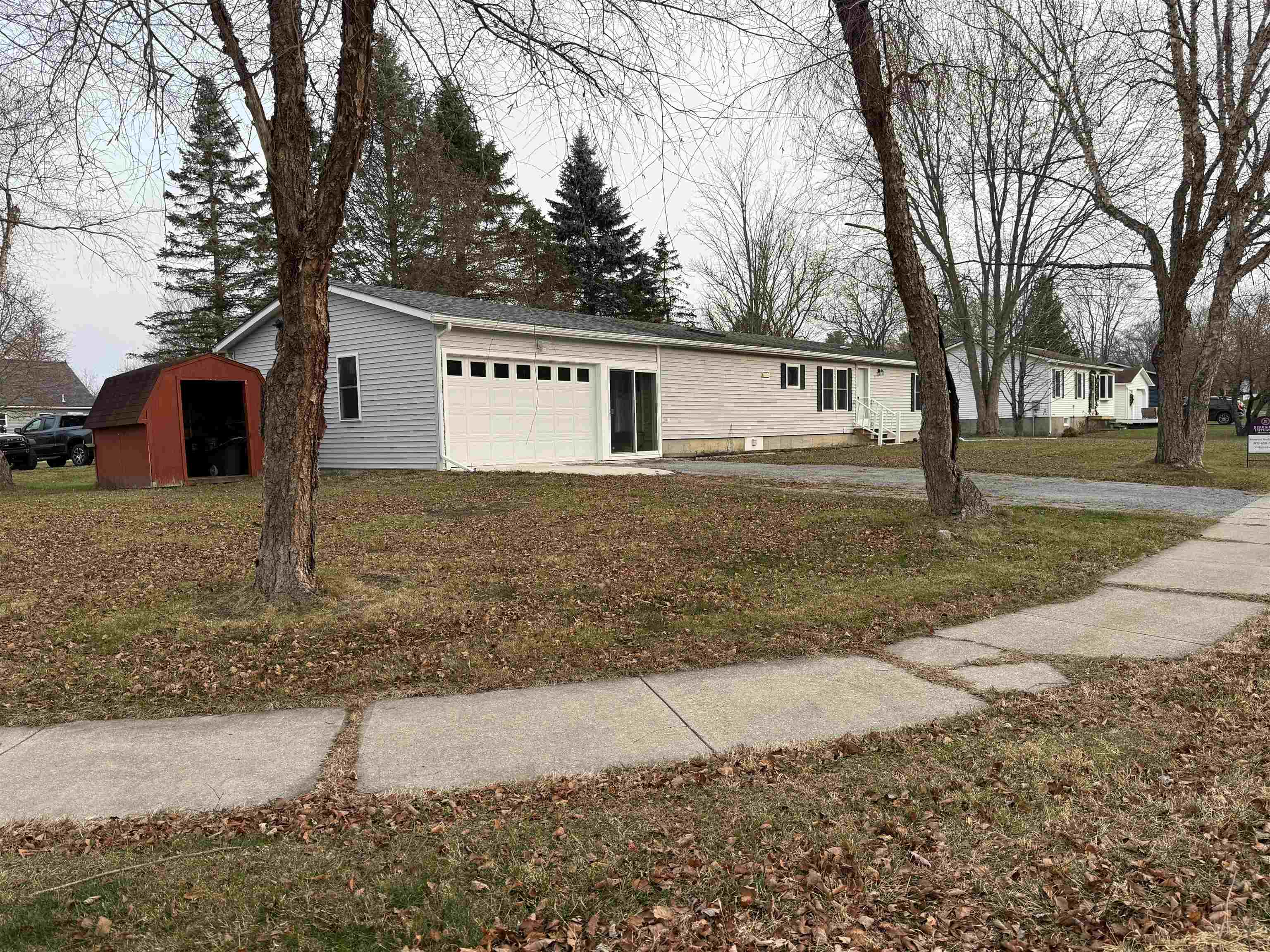 Vergennes, Vermont 05491, United States, 3 Bedrooms Bedrooms, ,2 BathroomsBathrooms,Residential,Pending,29046