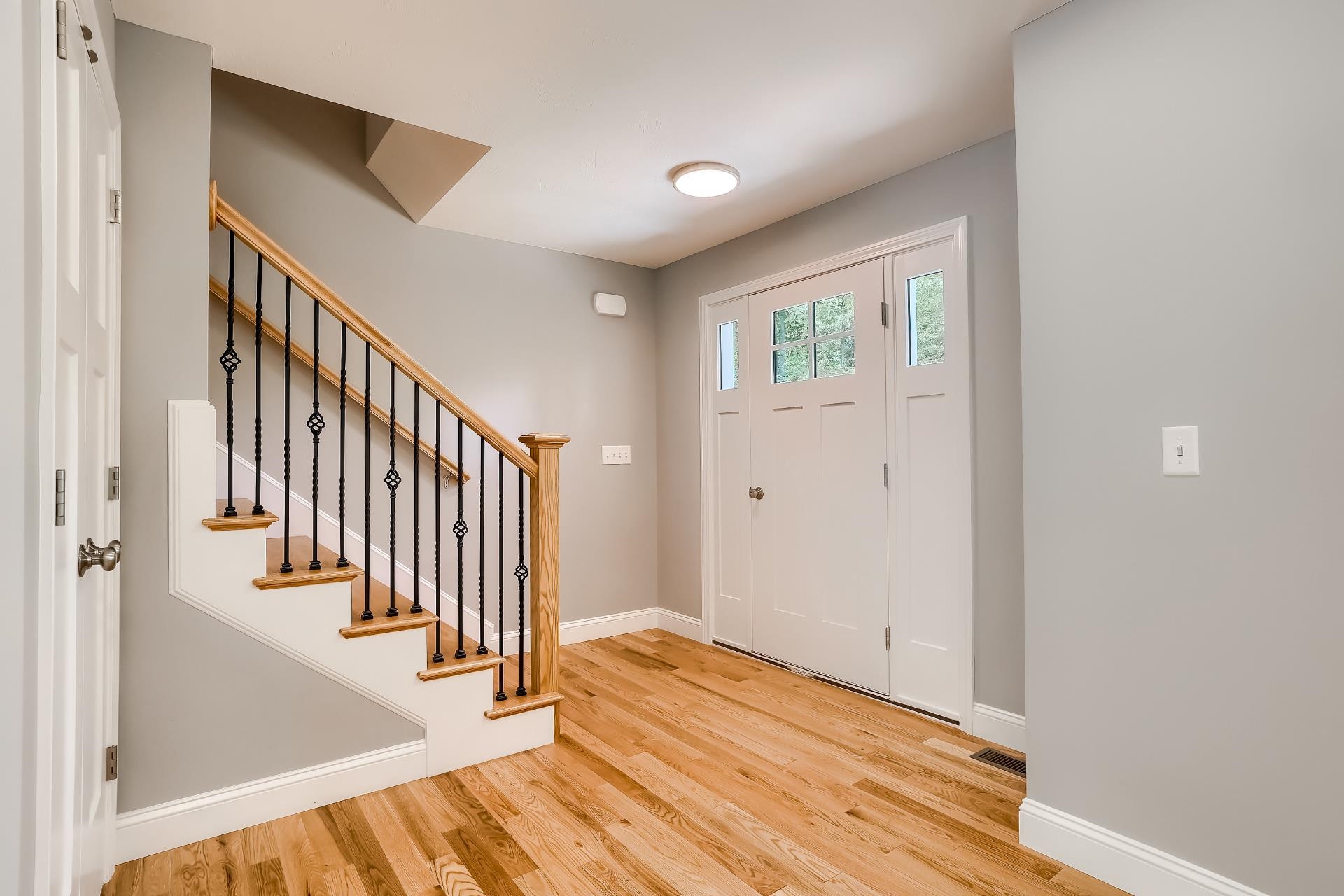 Concord, New Hampshire 03301, United States, 3 Bedrooms Bedrooms, ,3 BathroomsBathrooms,Residential,Active,121059