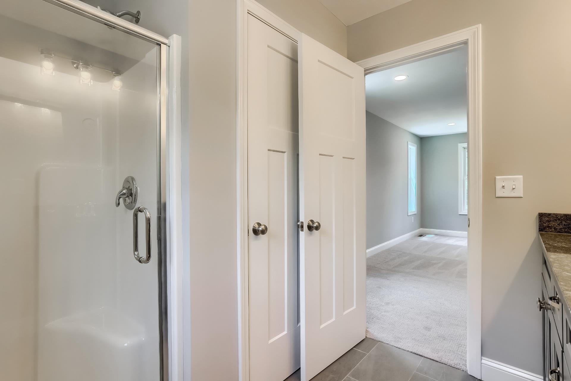 Concord, New Hampshire 03301, United States, 3 Bedrooms Bedrooms, ,3 BathroomsBathrooms,Residential,Active,121059