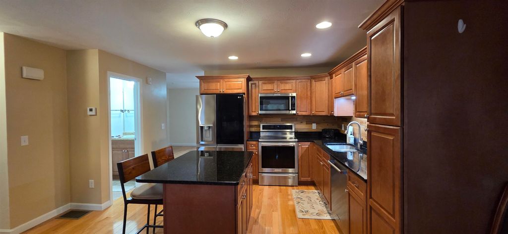 Photo of 65 Fordway Extension #6, Derry, NH 03038 (MLS # 5066706)