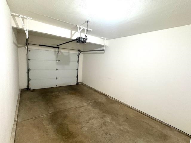 Epping, New Hampshire 03042, United States, 2 Bedrooms Bedrooms, ,2 BathroomsBathrooms,Residential,Pending,109018