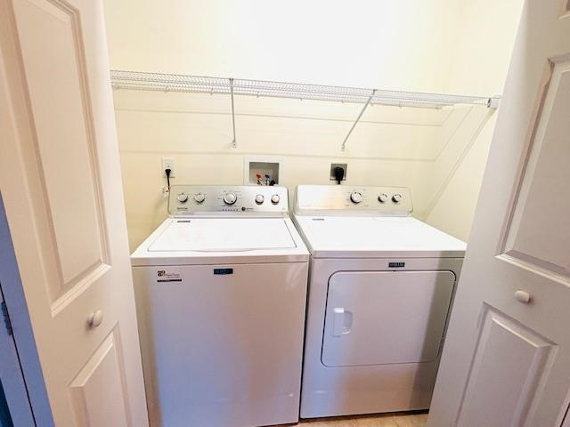 Epping, New Hampshire 03042, United States, 2 Bedrooms Bedrooms, ,2 BathroomsBathrooms,Residential,Pending,109018