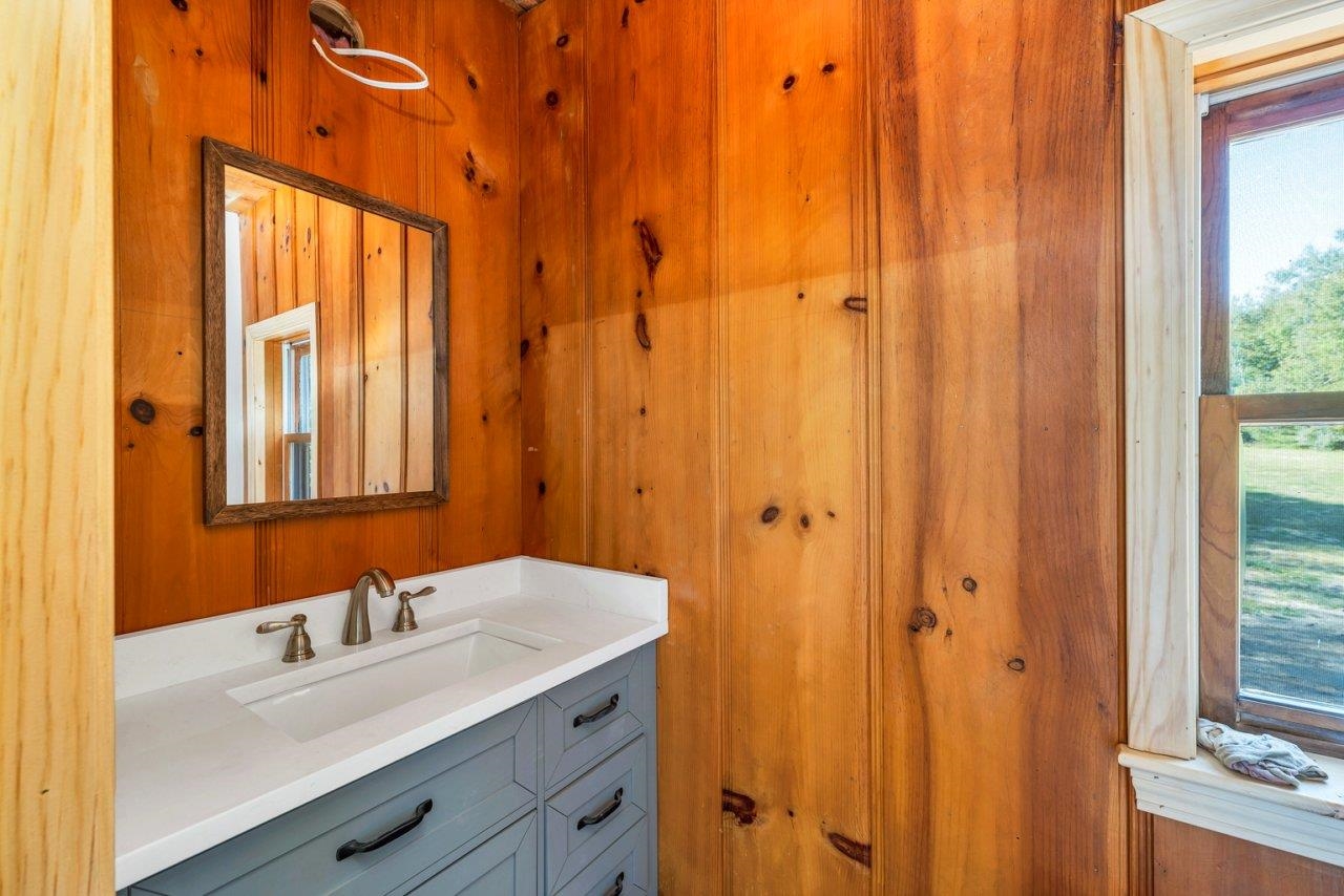 Barnstead, New Hampshire 03225, United States, 3 Bedrooms Bedrooms, ,2 BathroomsBathrooms,Residential,Active,190480