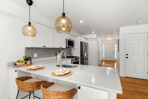 Photo of 211 Woodview Way, Manchester, NH 03102 (MLS # 5079022)