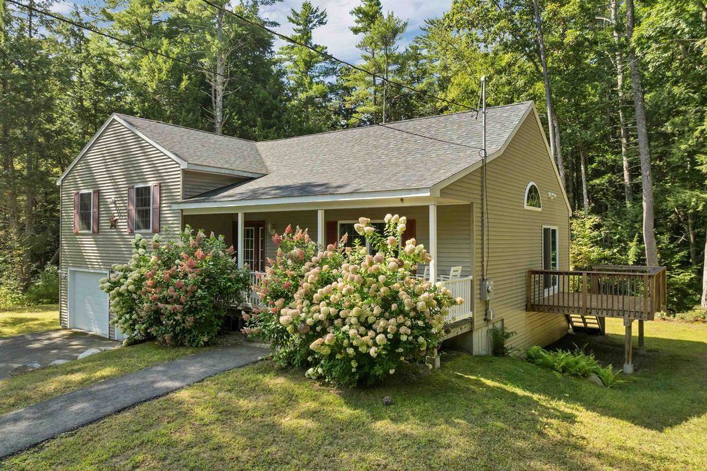 Photo of 16 Buckingham Terrace, Moultonborough, NH 03254 (MLS # 5069448)