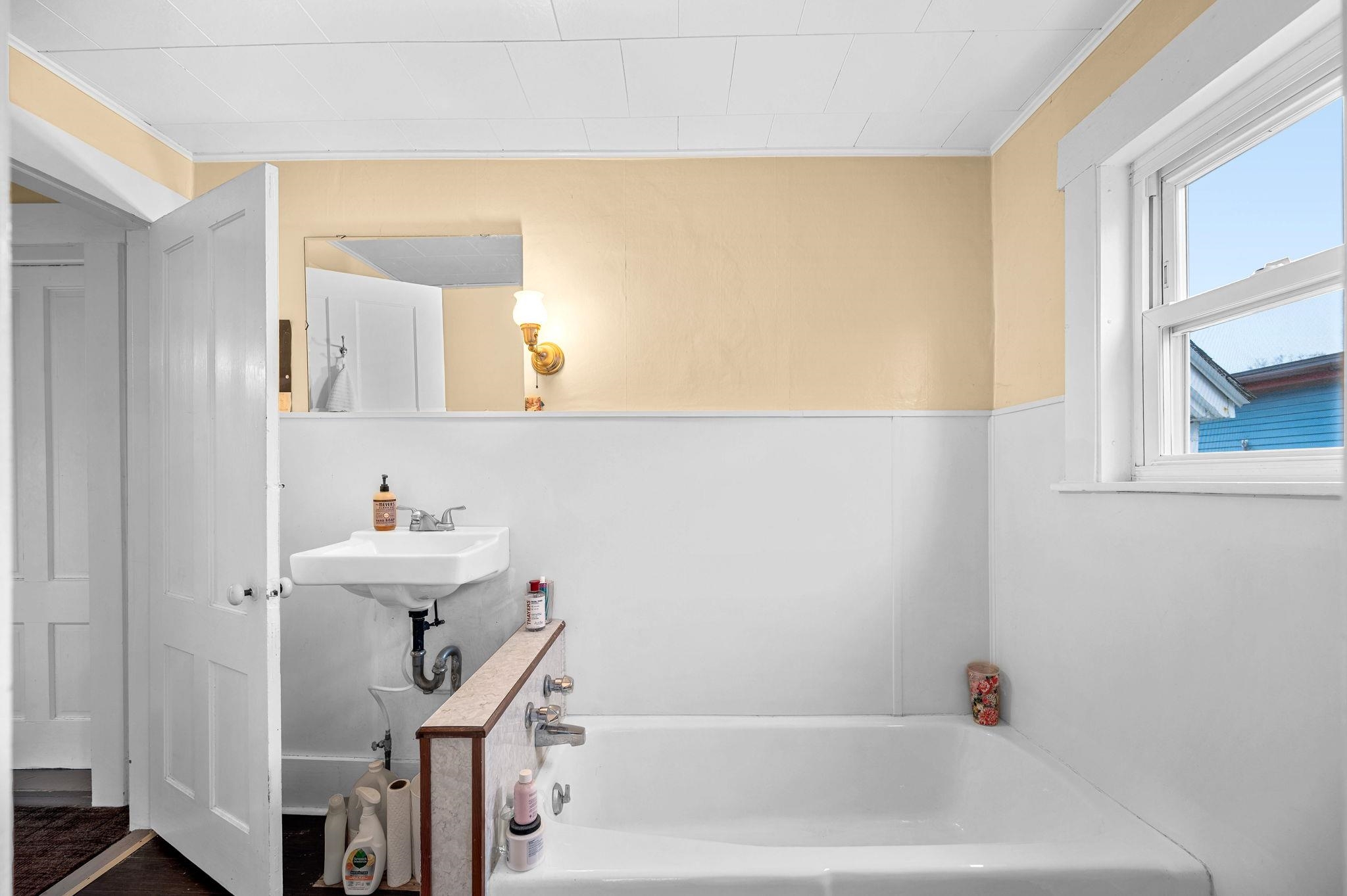 Morristown, Vermont 05661, United States, 3 Bedrooms Bedrooms, ,2 BathroomsBathrooms,Residential,Active,241510