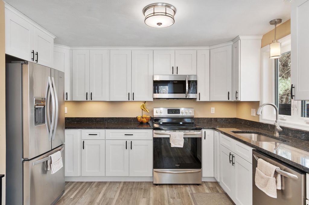 Photo of 6 Mills Farm Circle #R, Derry, NH 03038 (MLS # 5077971)