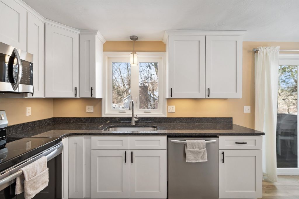 Photo of 6 Mills Farm Circle #R, Derry, NH 03038 (MLS # 5077971)