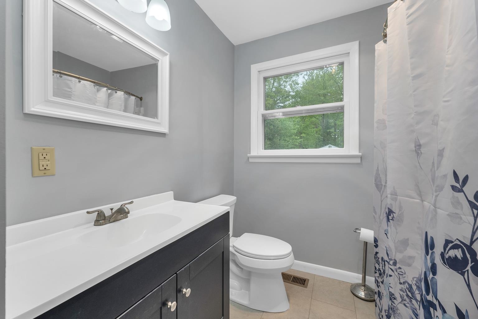 Loudon, New Hampshire 03307, United States, 3 Bedrooms Bedrooms, ,1 BathroomBathrooms,Residential,Active,135556