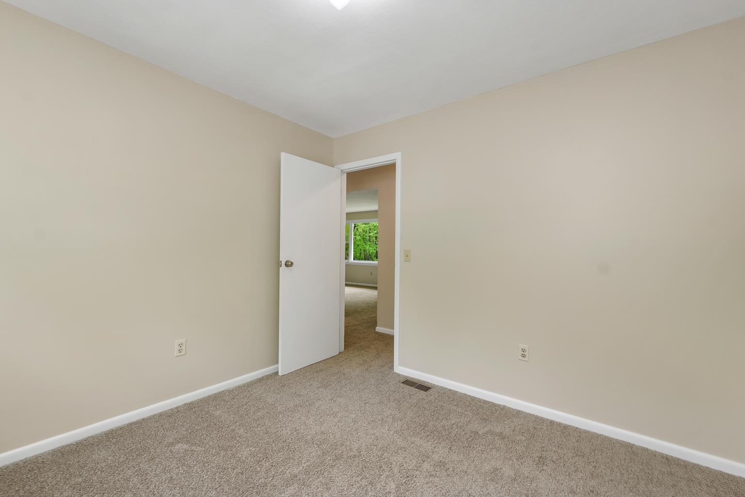 Loudon, New Hampshire 03307, United States, 3 Bedrooms Bedrooms, ,1 BathroomBathrooms,Residential,Active,135556