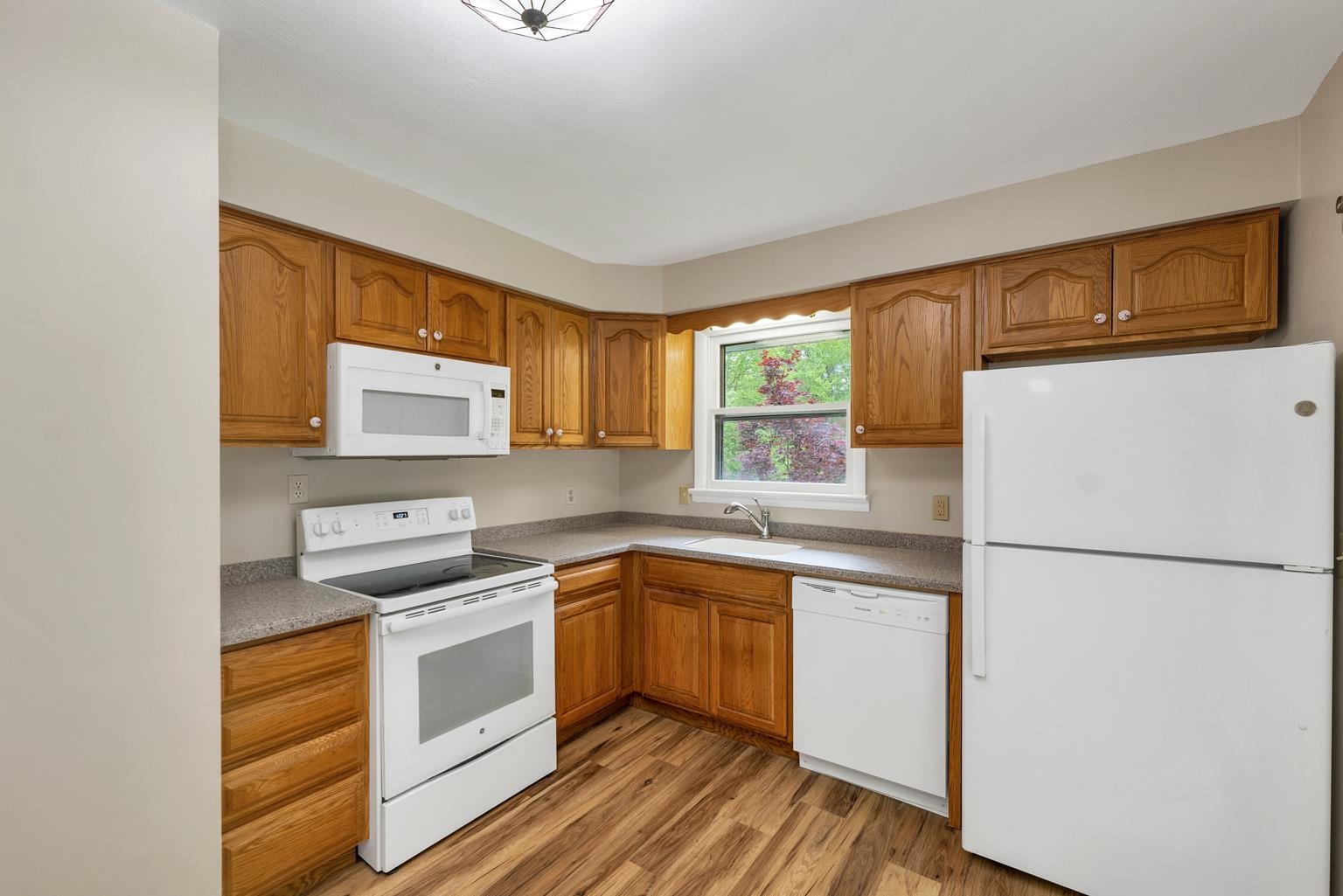 Loudon, New Hampshire 03307, United States, 3 Bedrooms Bedrooms, ,1 BathroomBathrooms,Residential,Active,135556