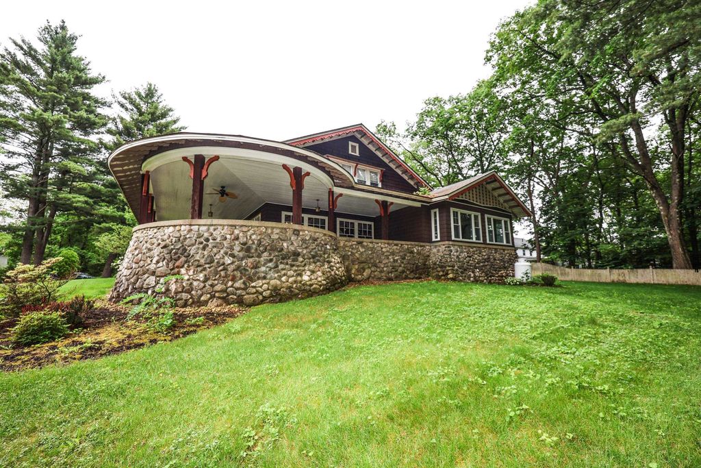 Photo of 1366 Beech Street, Manchester, NH 03104 (MLS # 5045771)