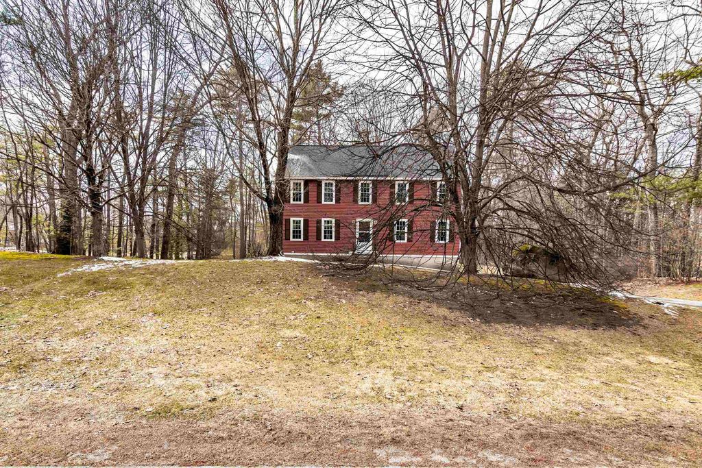 Photo of 33 Lawson Farm Road, Londonderry, NH 03053 (MLS # 5080374)