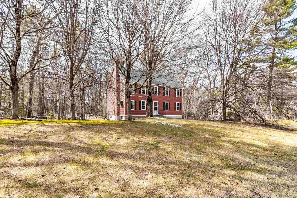 Photo of 33 Lawson Farm Road, Londonderry, NH 03053 (MLS # 5080374)