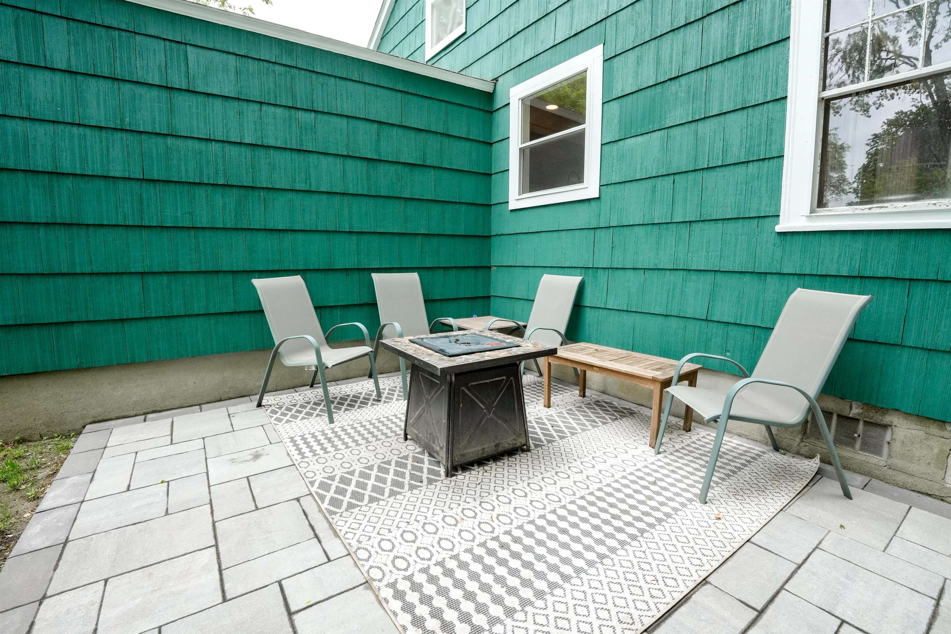 Nashua, New Hampshire 03060, United States, 3 Bedrooms Bedrooms, ,2 BathroomsBathrooms,Residential,Active,149060