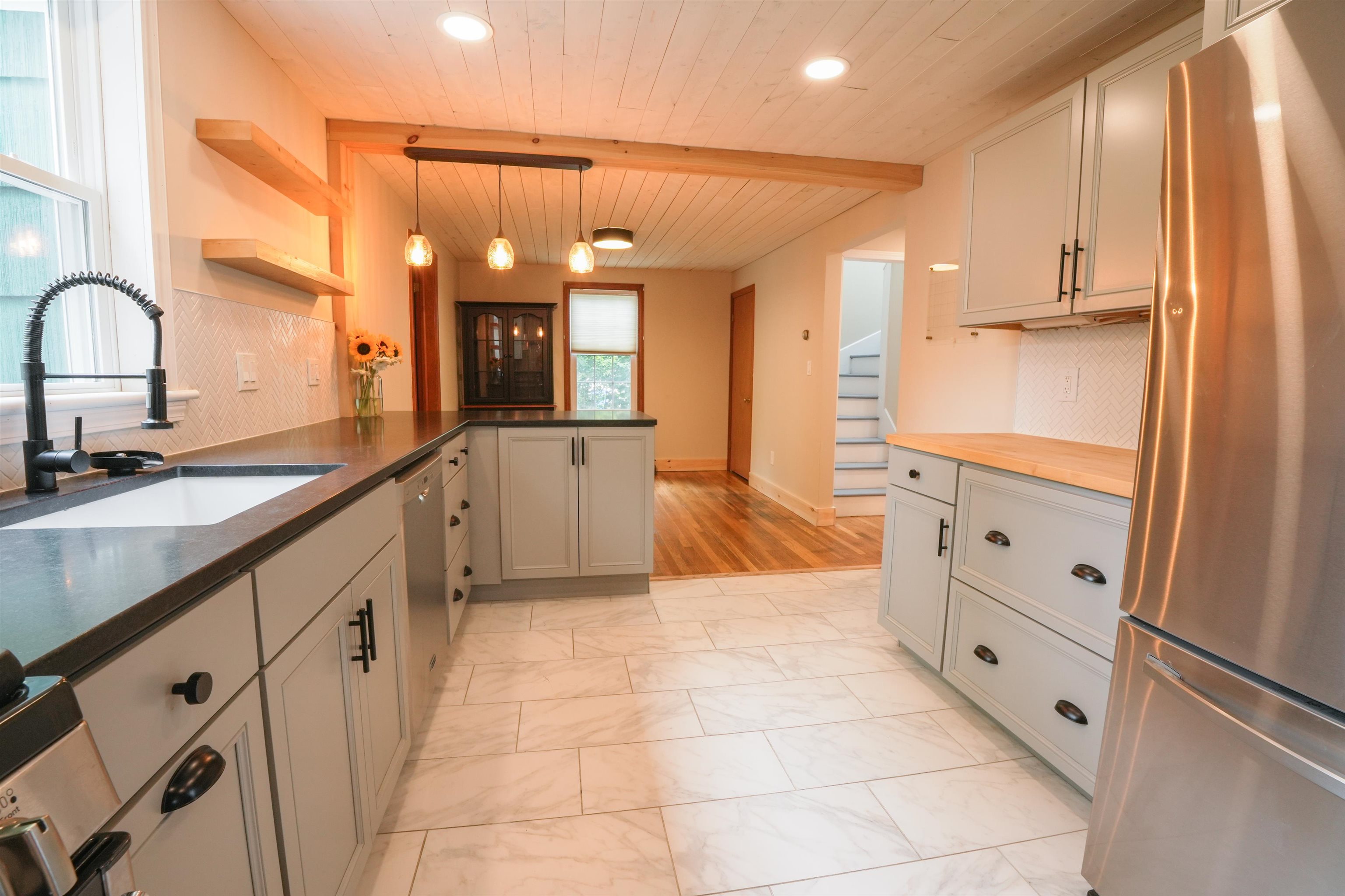 Nashua, New Hampshire 03060, United States, 3 Bedrooms Bedrooms, ,2 BathroomsBathrooms,Residential,Active,149060