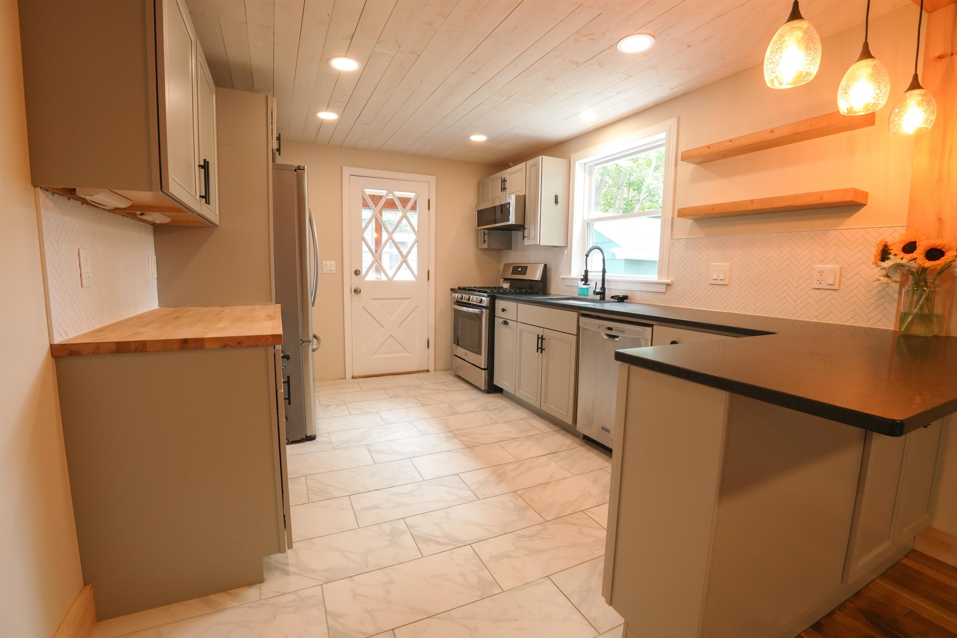 Nashua, New Hampshire 03060, United States, 3 Bedrooms Bedrooms, ,2 BathroomsBathrooms,Residential,Active,149060