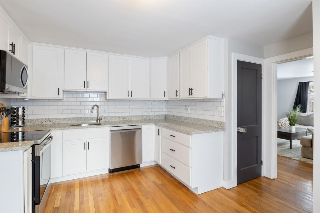 Photo of 276 Salmon Street, Manchester, NH 03104 (MLS # 5074047)