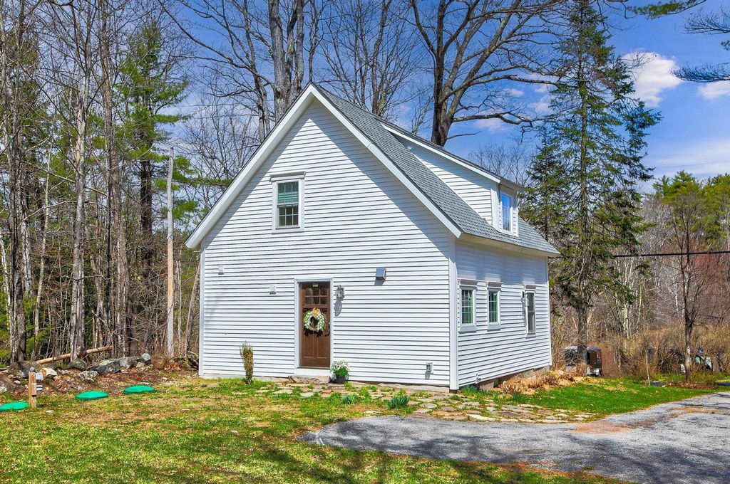Photo of 55 Water Street, Bradford, NH 03221 (MLS # 5084235)