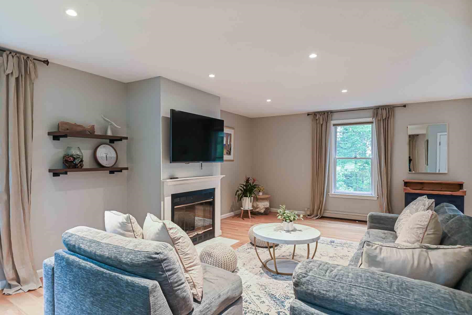 200 Buckminster Way