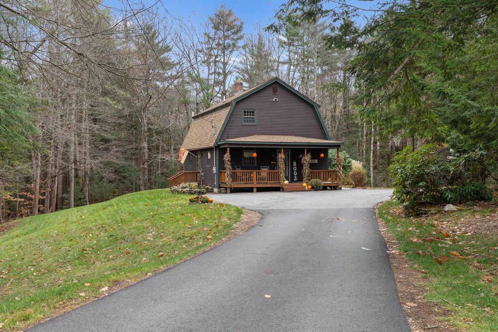 Photo of 272 Walnut Street, Rochester, NH 03867 (MLS # 5069541)