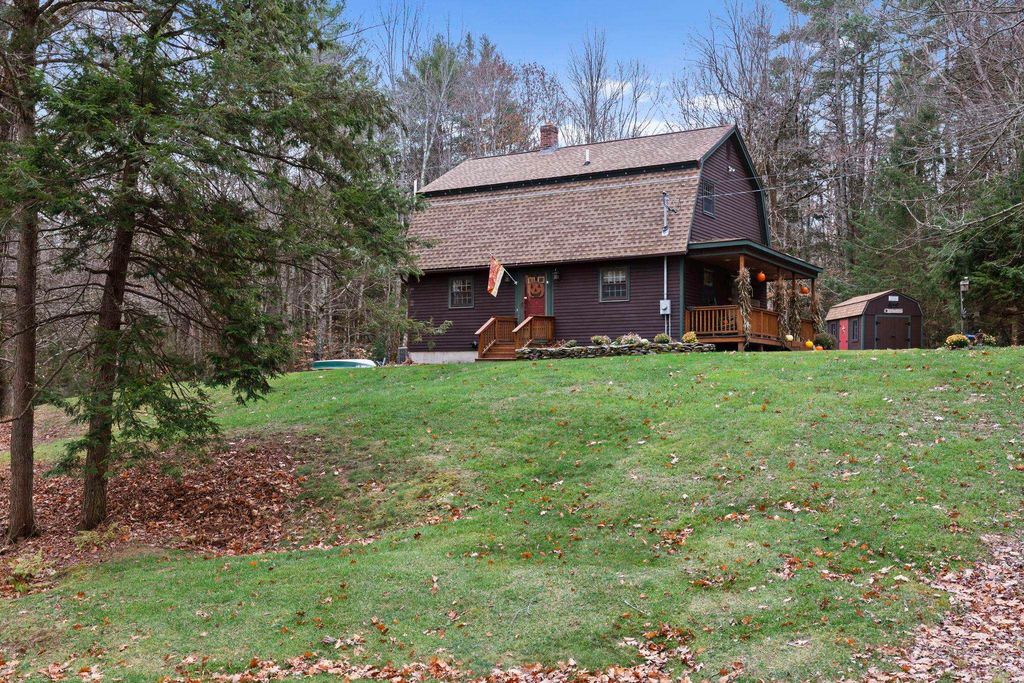 Photo of 272 Walnut Street, Rochester, NH 03867 (MLS # 5069541)