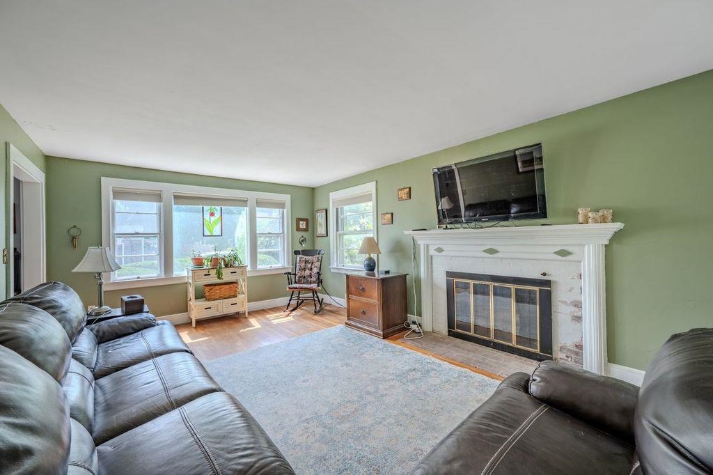 12 Longmeadow Road
