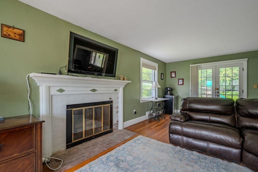 12 Longmeadow Road