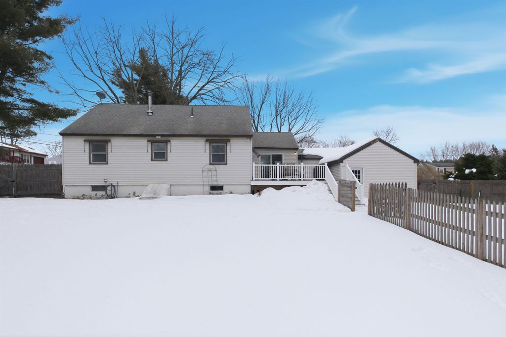 Photo of 1 Lorraine Street, Hudson, NH 03051 (MLS # 5077286)