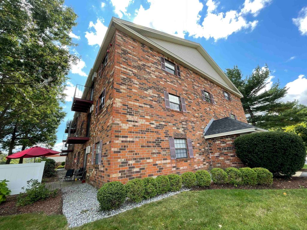 Photo of 11 Railroad Avenue #11, Derry, NH 03038 (MLS # 5081875)