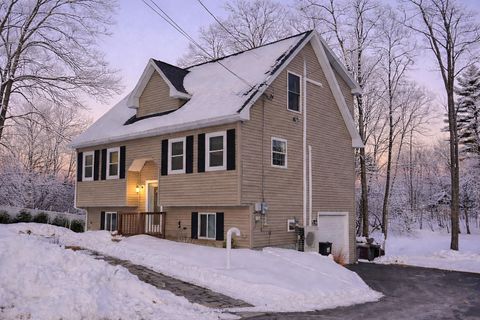 Photo of 8 Cote Circle, Raymond, NH 03077 (MLS # 5076533)
