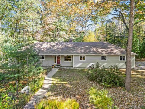 Photo of 6 Surrey Drive, Bow, NH 03304 (MLS # 5065736)