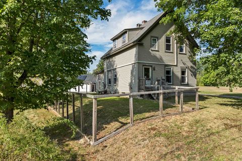 9 Hunt Avenue Franklin NH 03235