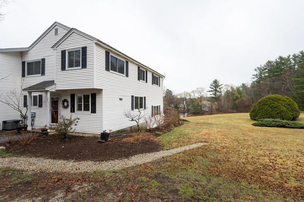 Photo of 135 Amherst Street #26, Amherst, NH 03031 (MLS # 5082112)