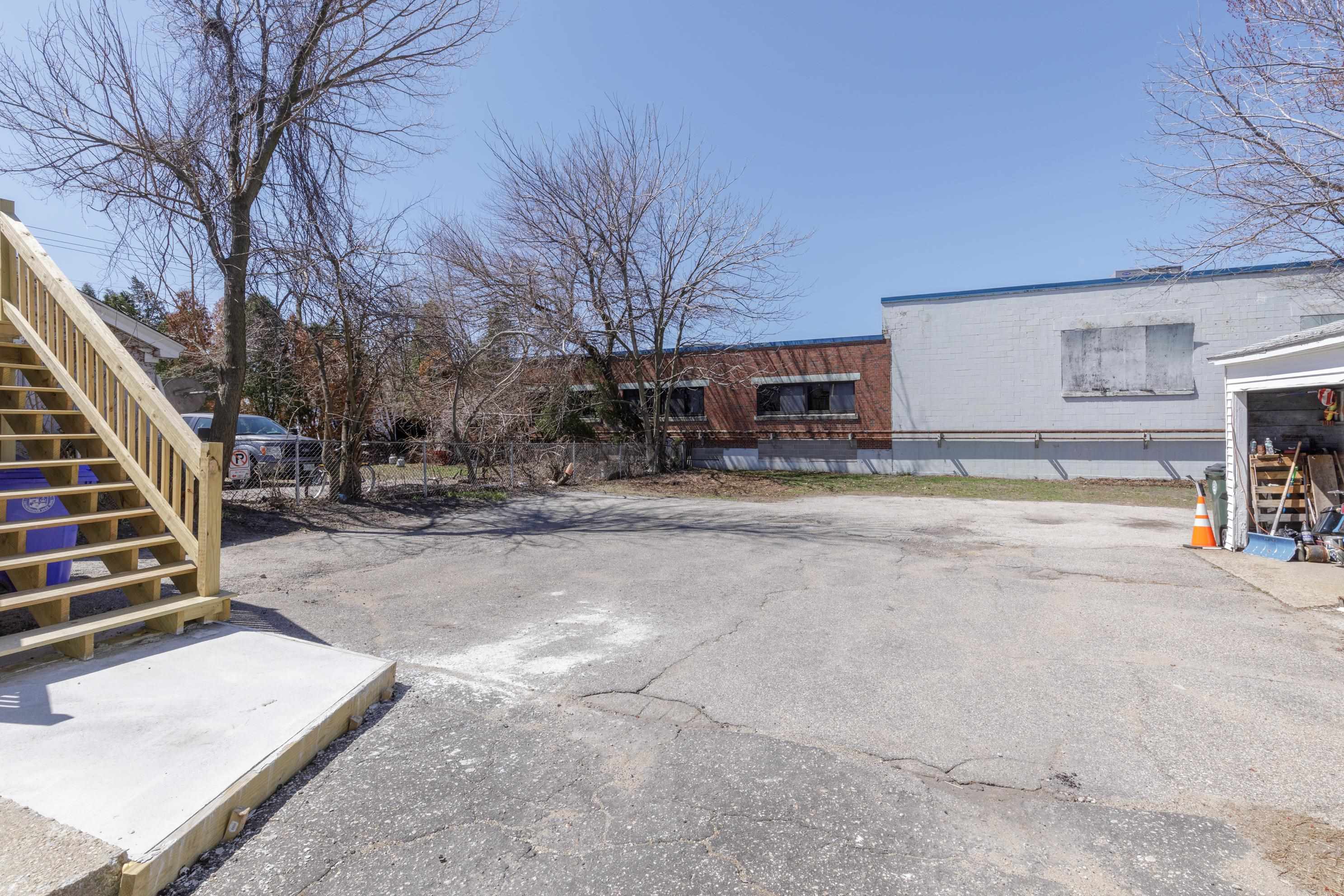 Manchester, New Hampshire 03103, United States, 3 Bedrooms Bedrooms, ,2 BathroomsBathrooms,Residential,Active,111799