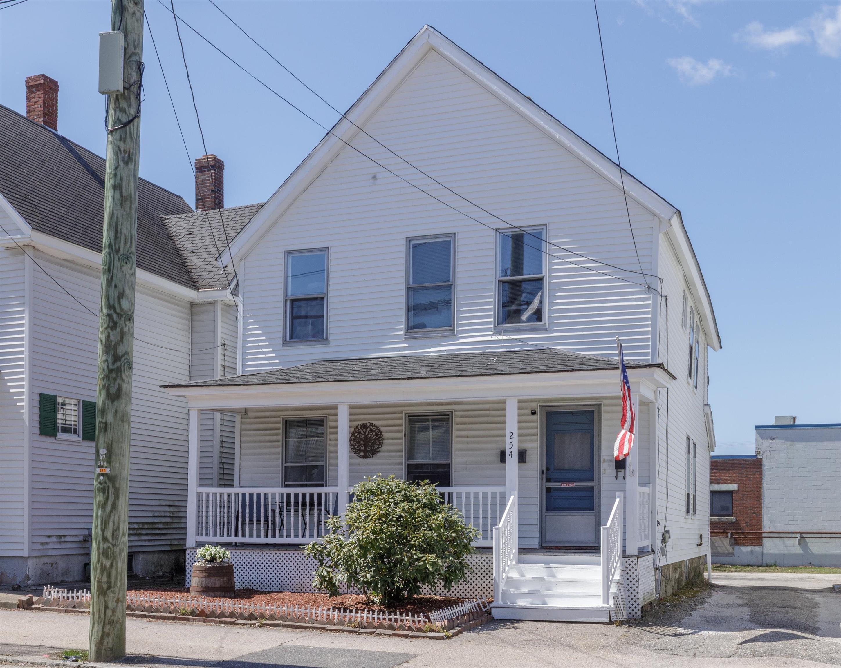 Manchester, New Hampshire 03103, United States, 3 Bedrooms Bedrooms, ,2 BathroomsBathrooms,Residential,Active,111799