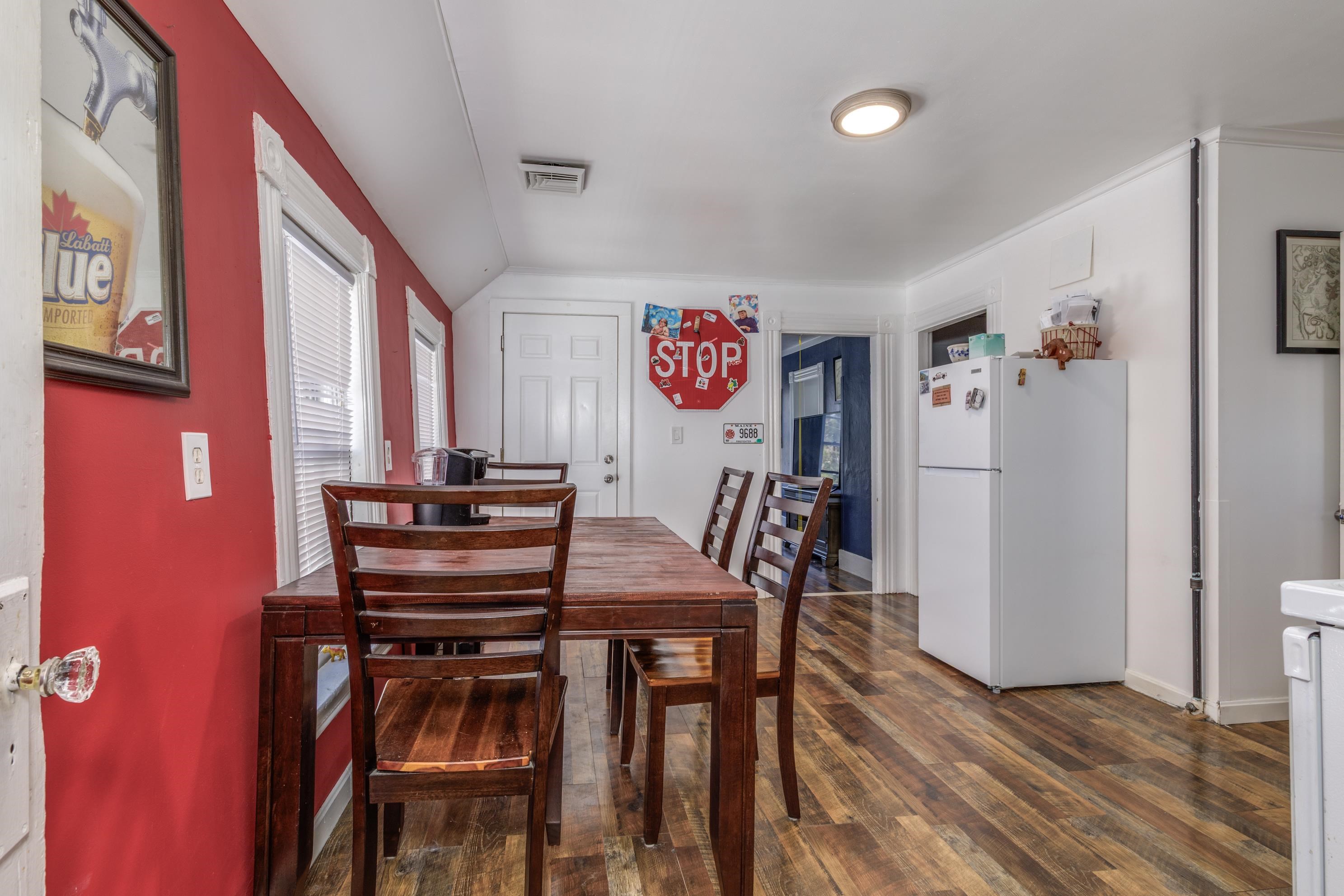 Manchester, New Hampshire 03103, United States, 3 Bedrooms Bedrooms, ,2 BathroomsBathrooms,Residential,Active,111799