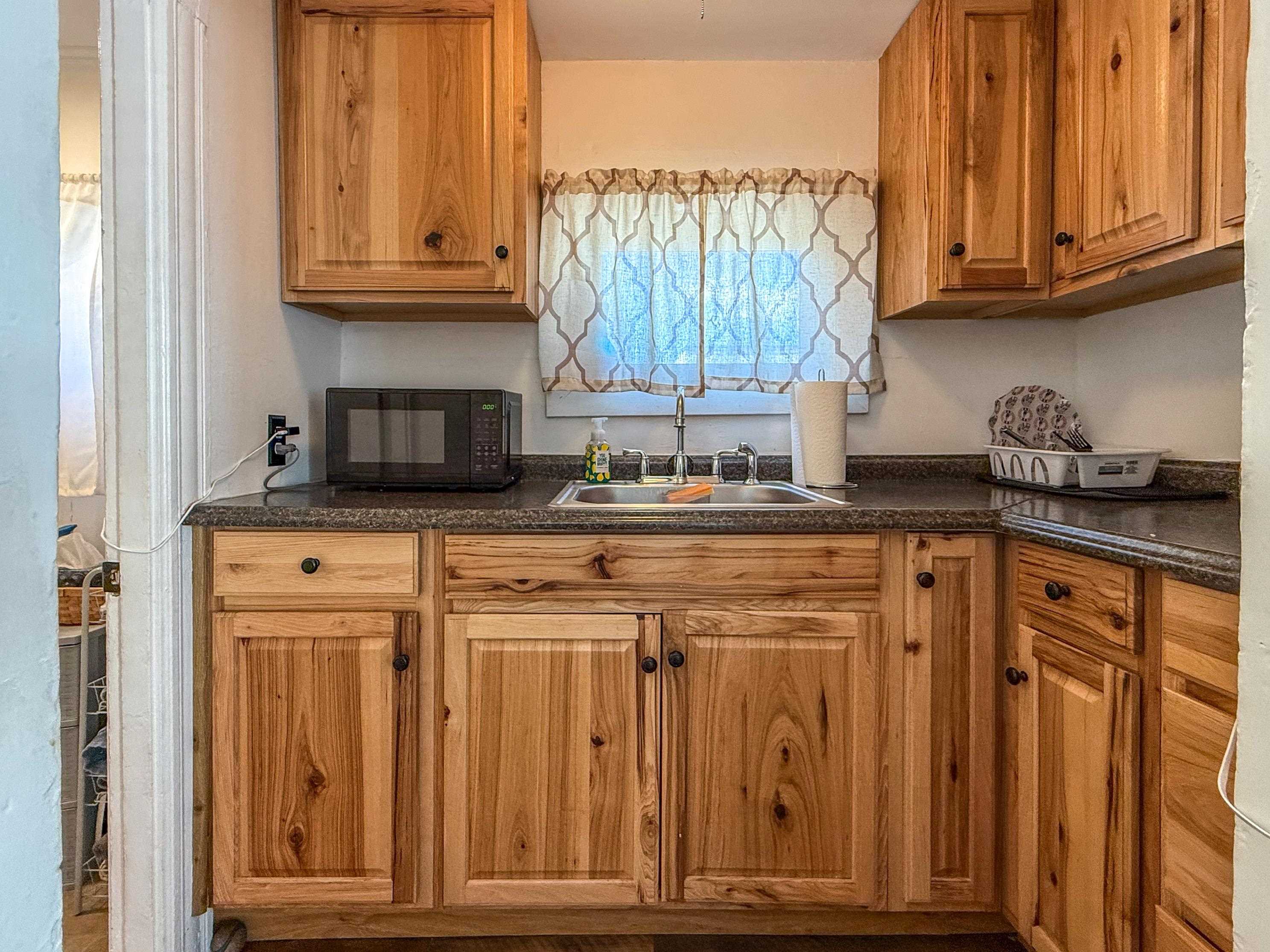 Manchester, New Hampshire 03103, United States, 3 Bedrooms Bedrooms, ,2 BathroomsBathrooms,Residential,Active,111799