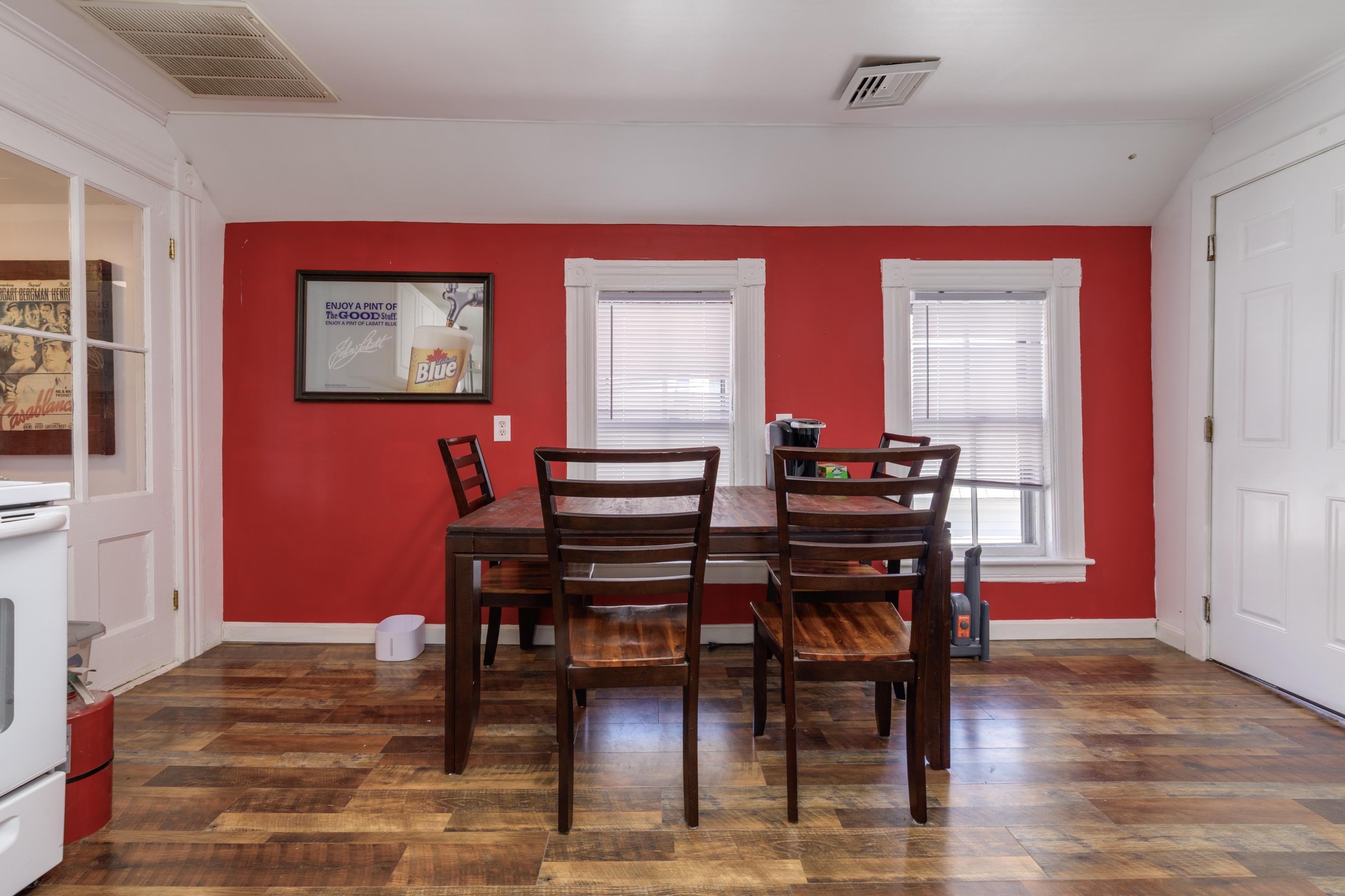 Manchester, New Hampshire 03103, United States, 3 Bedrooms Bedrooms, ,2 BathroomsBathrooms,Residential,Active,111799