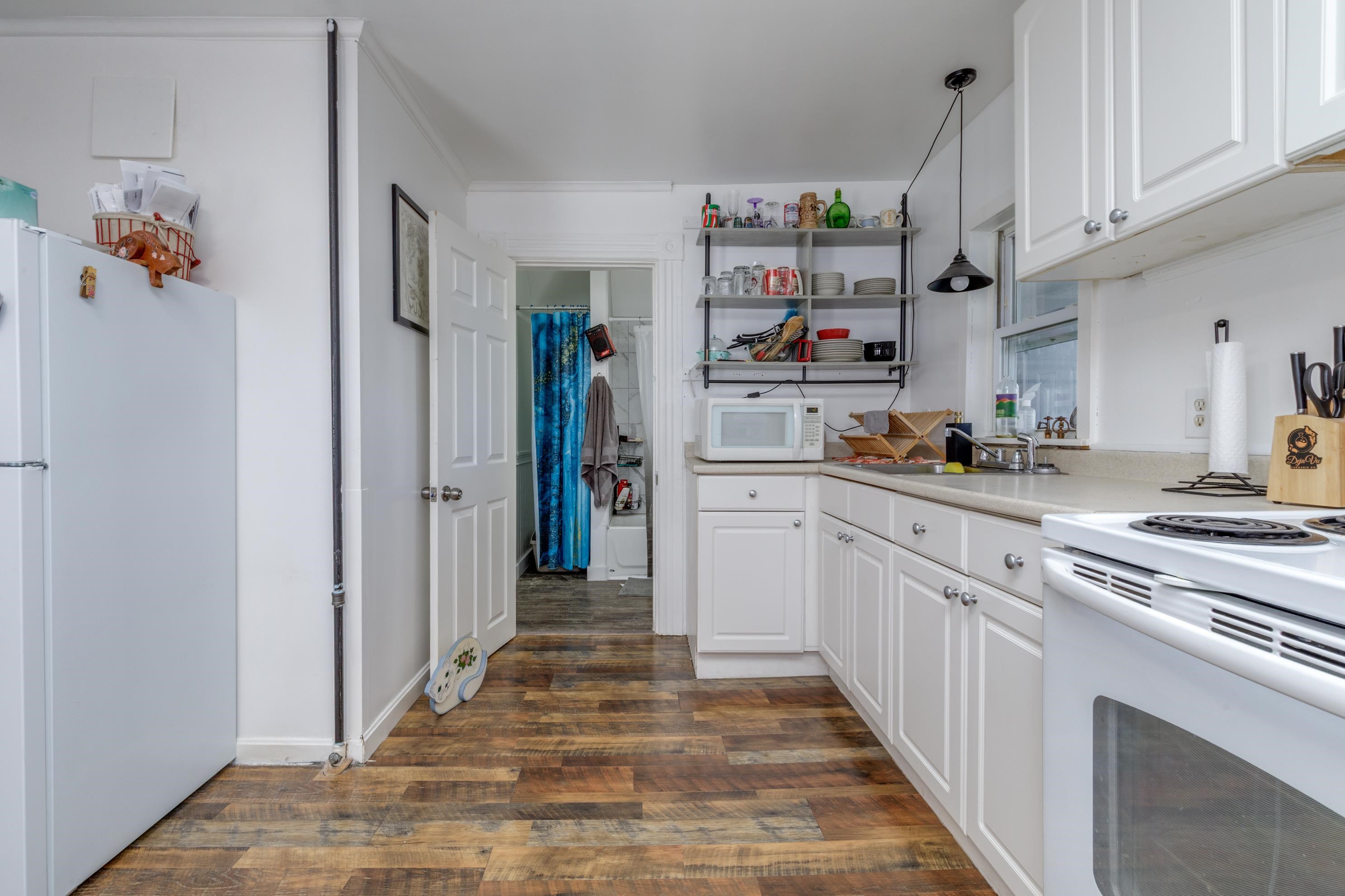 Manchester, New Hampshire 03103, United States, 3 Bedrooms Bedrooms, ,2 BathroomsBathrooms,Residential,Active,111799