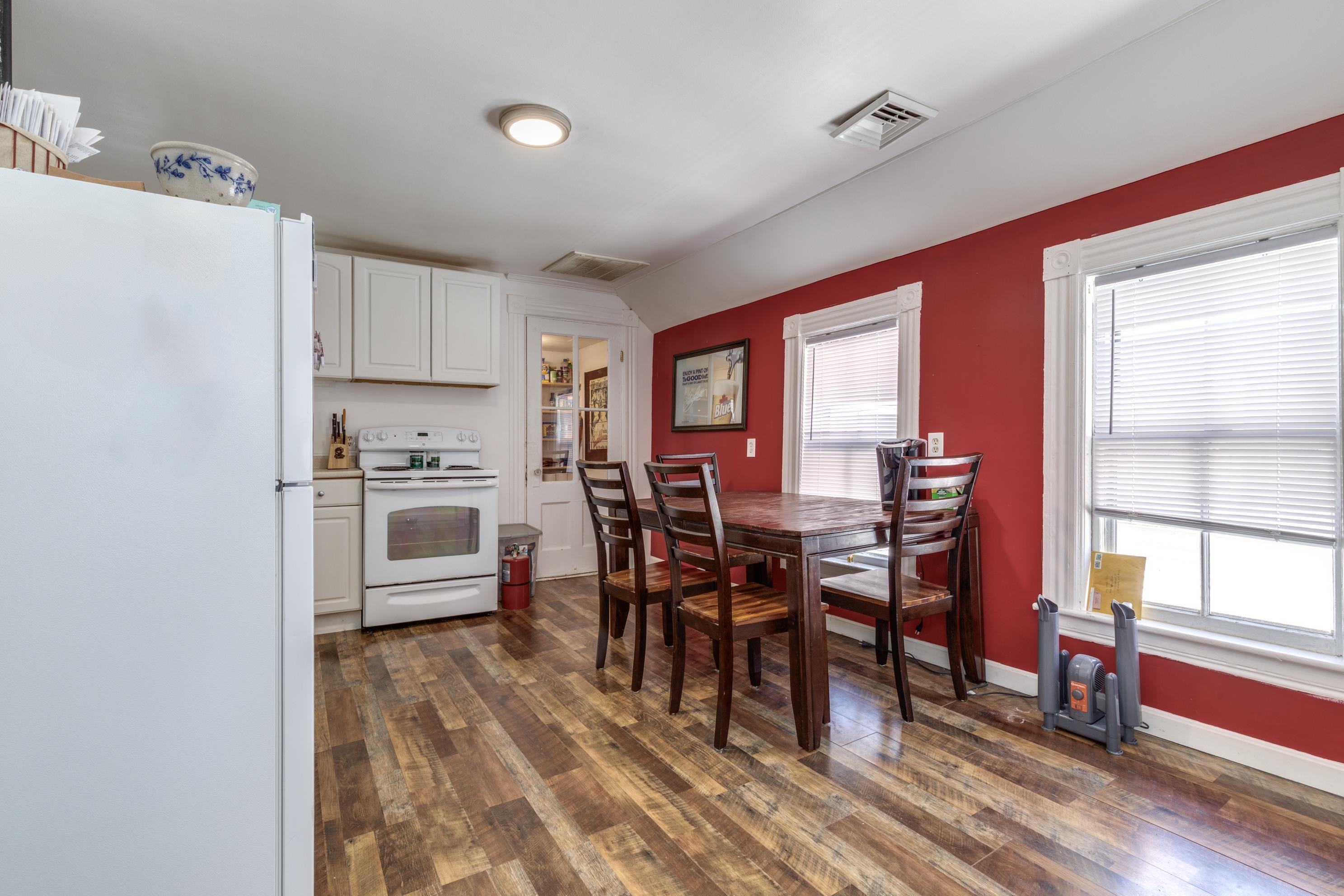 Manchester, New Hampshire 03103, United States, 3 Bedrooms Bedrooms, ,2 BathroomsBathrooms,Residential,Active,111799