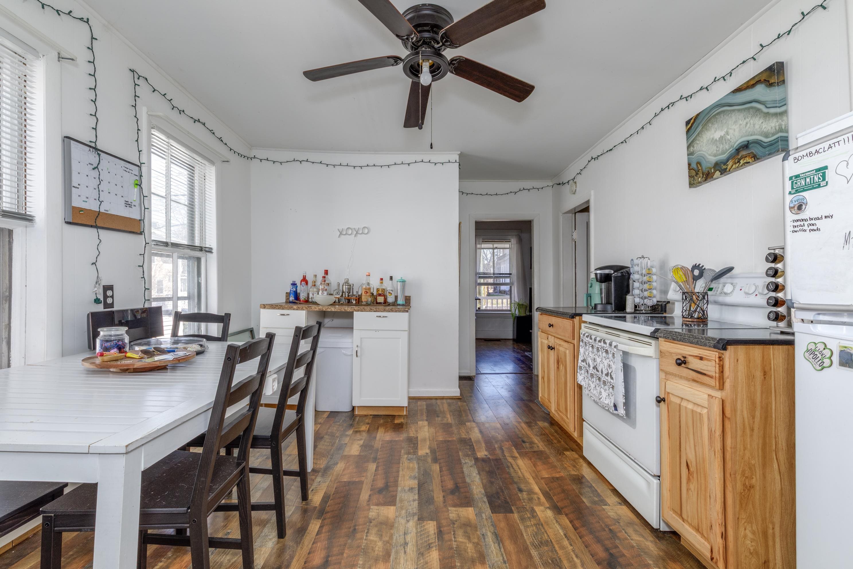 Manchester, New Hampshire 03103, United States, 3 Bedrooms Bedrooms, ,2 BathroomsBathrooms,Residential,Active,111799