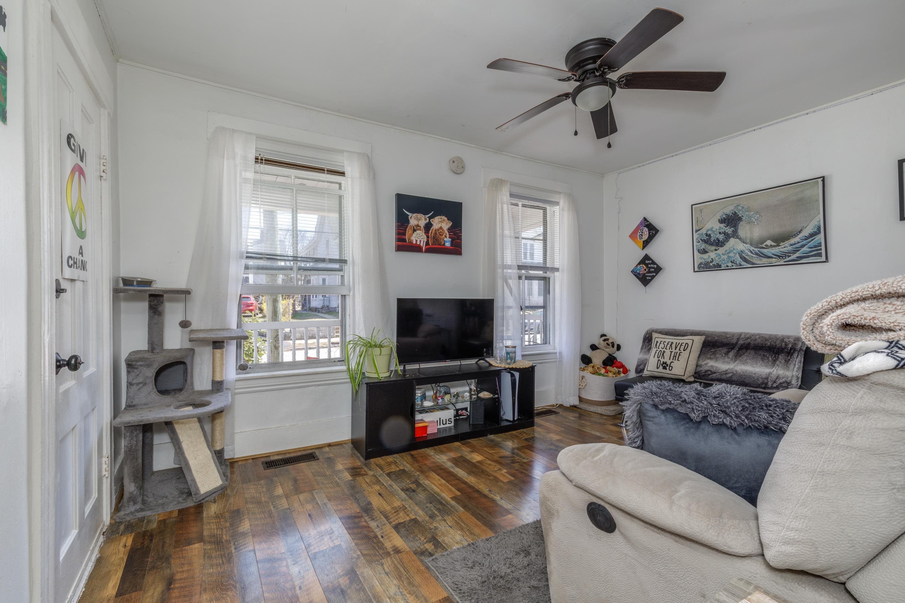 Manchester, New Hampshire 03103, United States, 3 Bedrooms Bedrooms, ,2 BathroomsBathrooms,Residential,Active,111799