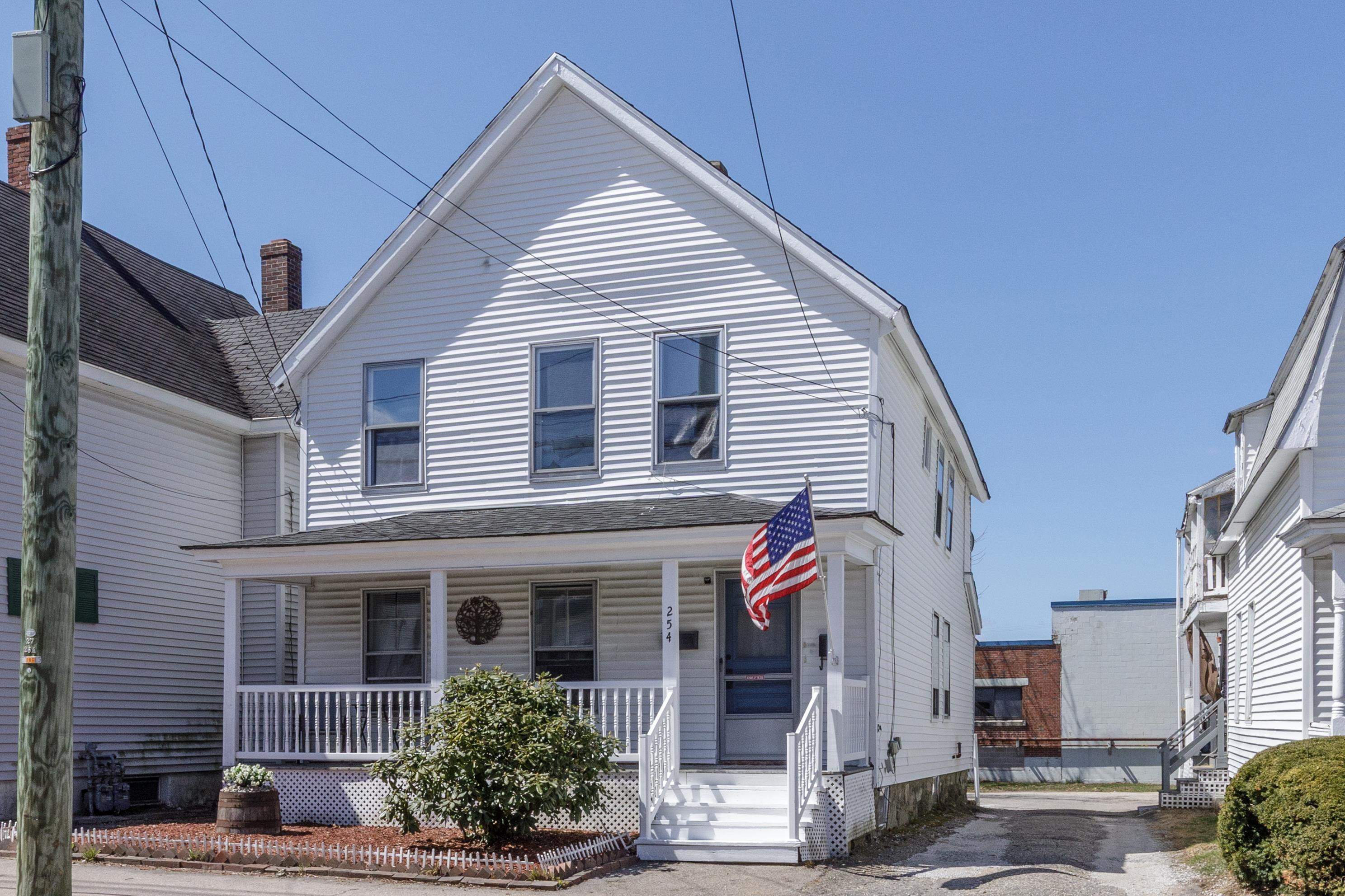 Manchester, New Hampshire 03103, United States, 3 Bedrooms Bedrooms, ,2 BathroomsBathrooms,Residential,Active,111799