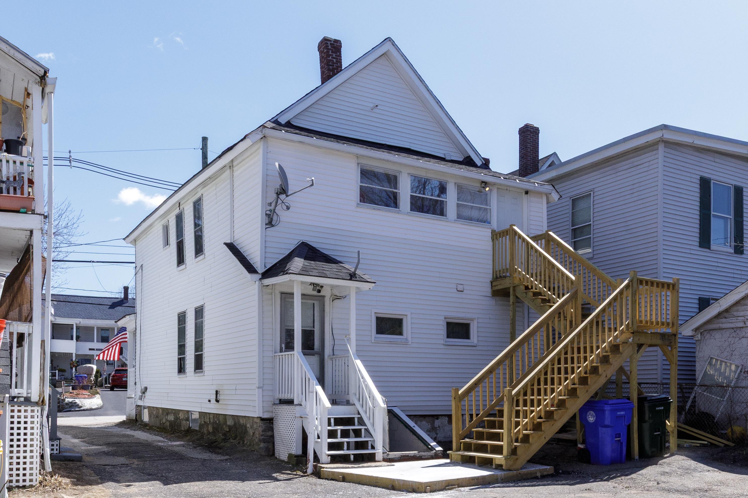 Manchester, New Hampshire 03103, United States, 3 Bedrooms Bedrooms, ,2 BathroomsBathrooms,Residential,Active,111799