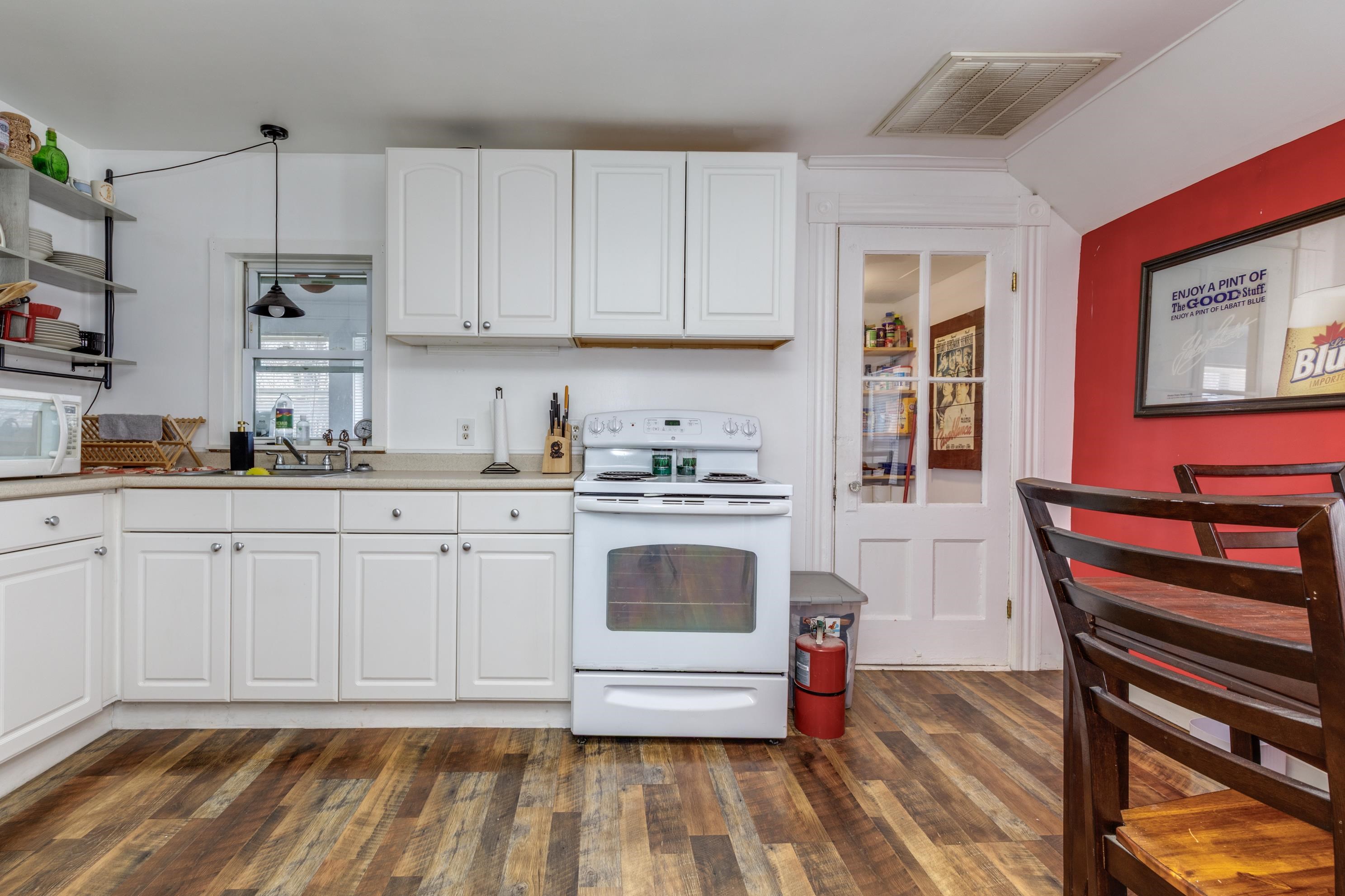 Manchester, New Hampshire 03103, United States, 3 Bedrooms Bedrooms, ,2 BathroomsBathrooms,Residential,Active,111799