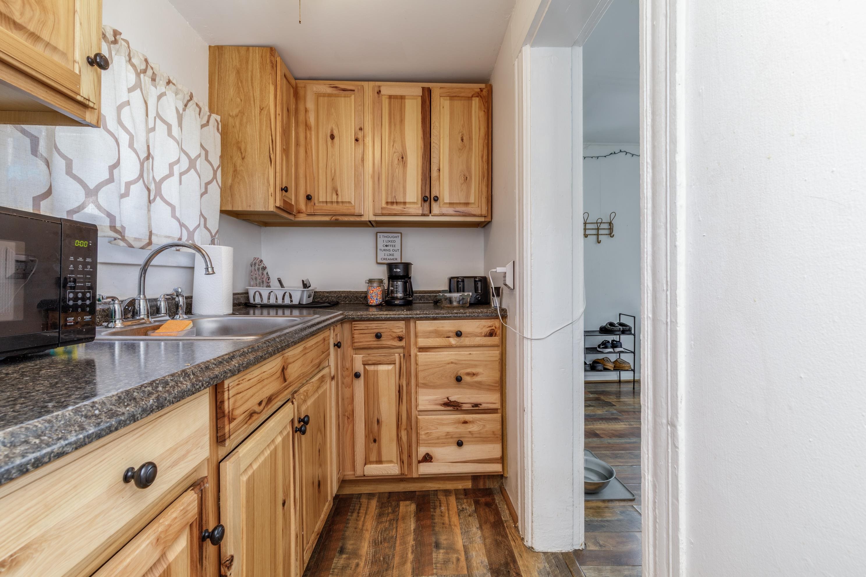 Manchester, New Hampshire 03103, United States, 3 Bedrooms Bedrooms, ,2 BathroomsBathrooms,Residential,Active,111799