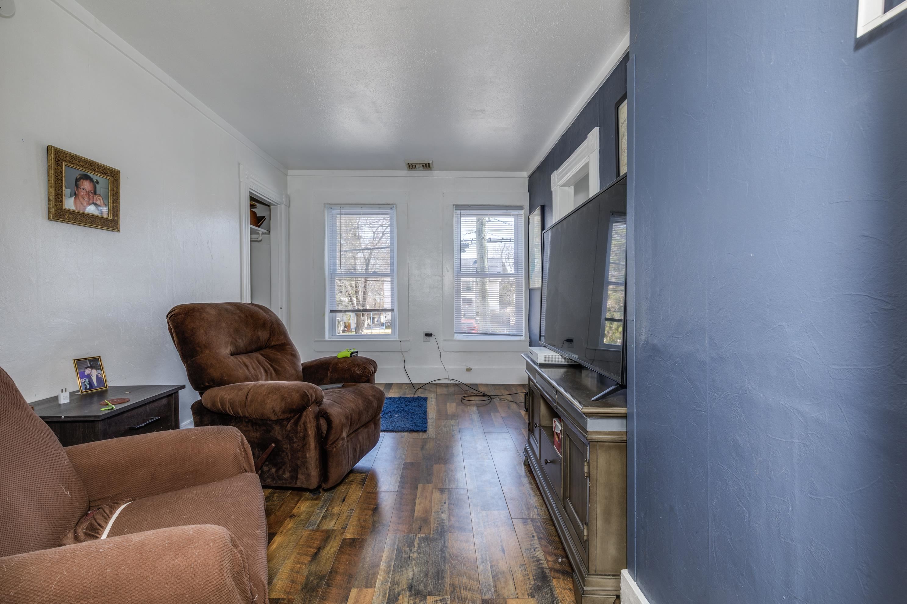 Manchester, New Hampshire 03103, United States, 3 Bedrooms Bedrooms, ,2 BathroomsBathrooms,Residential,Active,111799