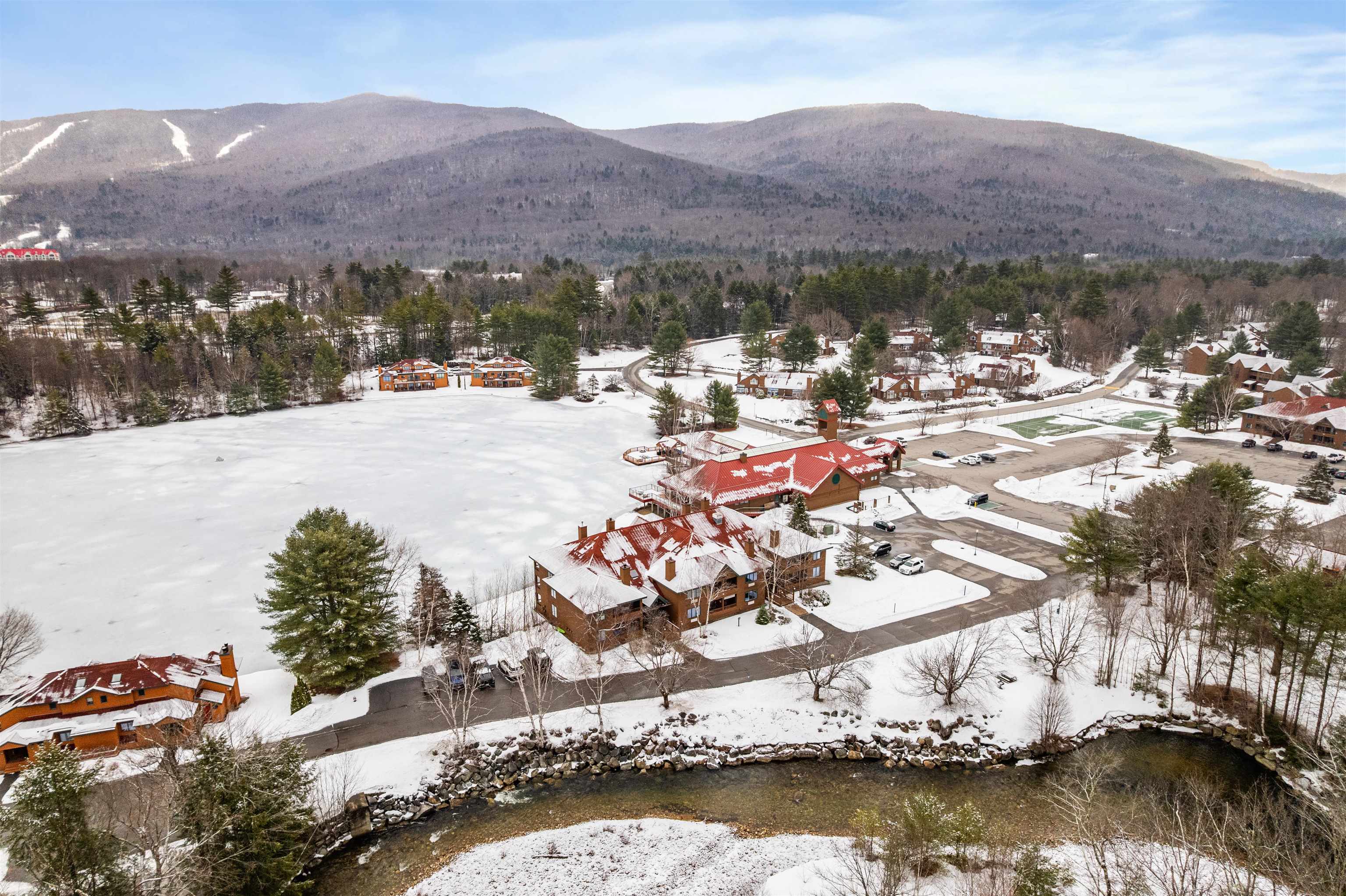 10 Lakeside W Drive 53