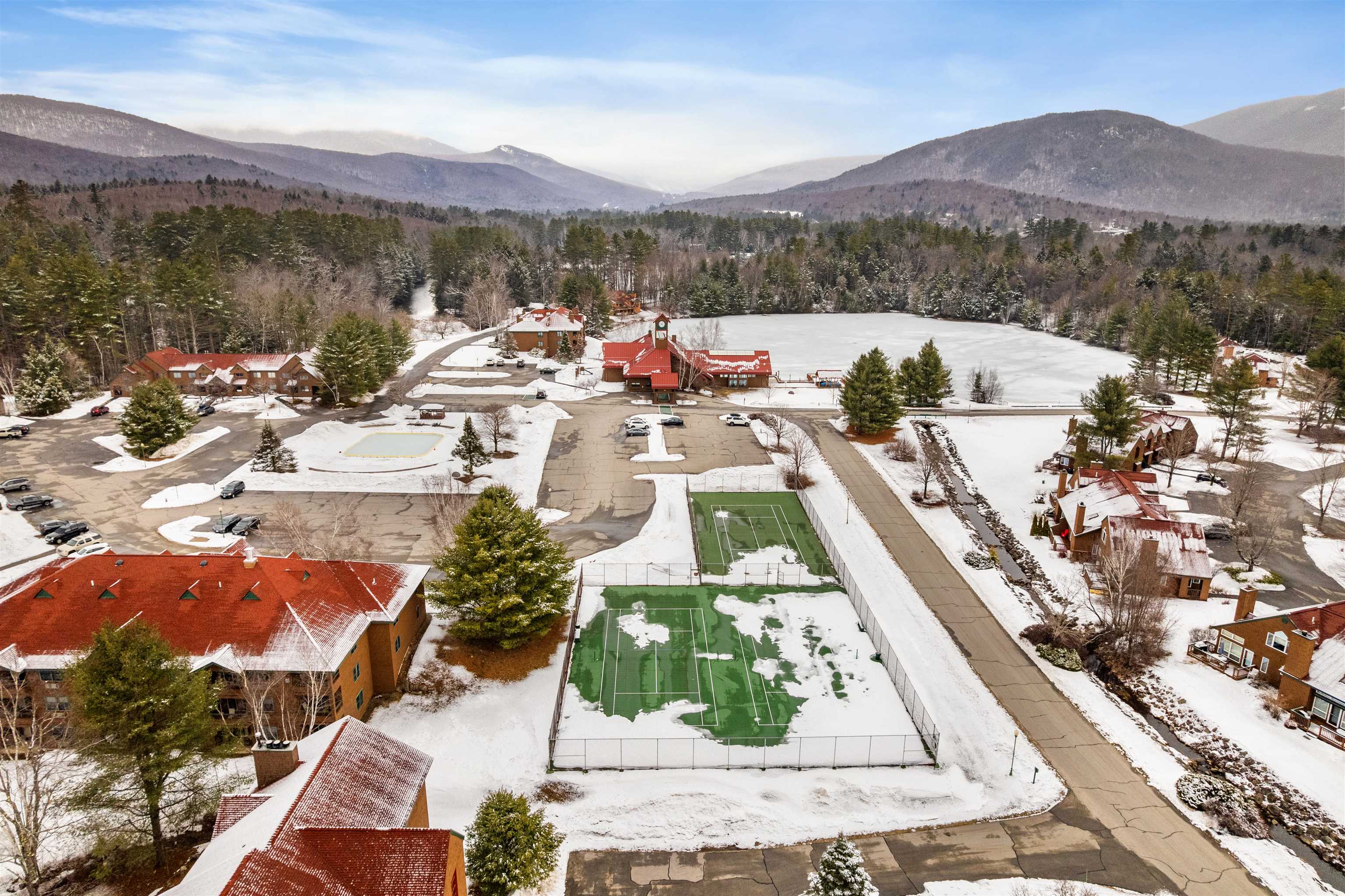 10 Lakeside W Drive 53